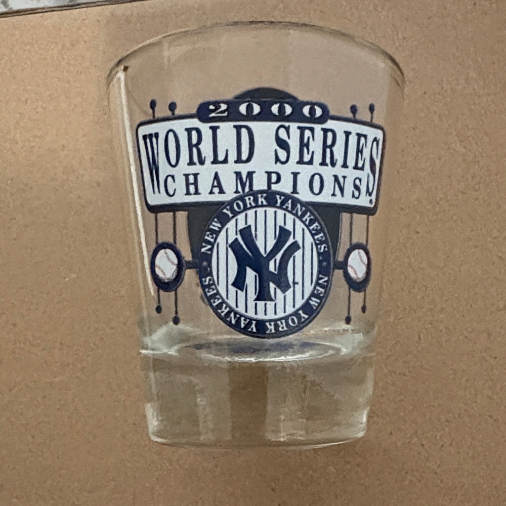 New York Yankees 2000 World Series champion shot glass